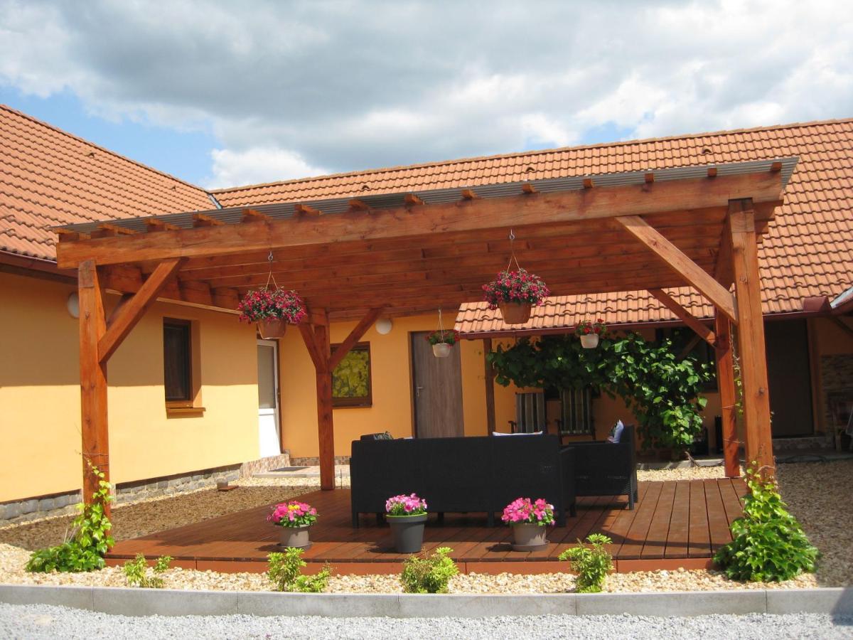 Apartmany Vcelka Hranice u Novych Hradu Ngoại thất bức ảnh