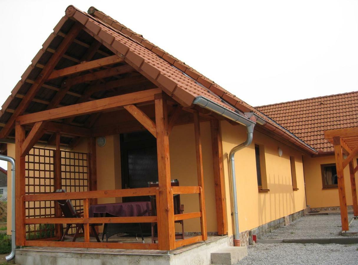 Apartmany Vcelka Hranice u Novych Hradu Ngoại thất bức ảnh